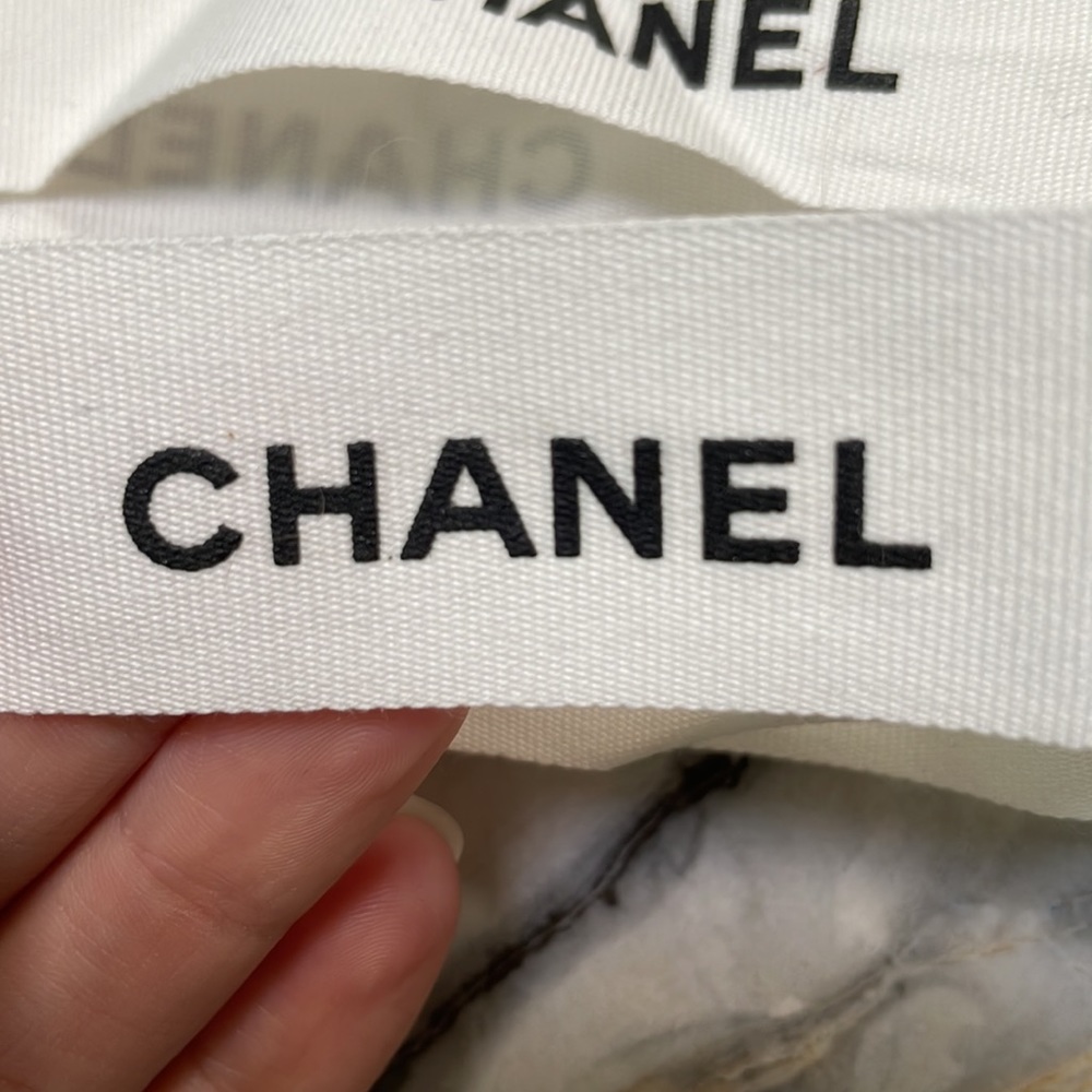 🖤🤍🎀Chanel Ribbon 🎀🖤🤍 - Picture 3 of 3
